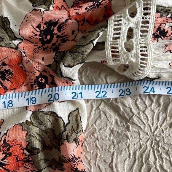 Laurie Felt Floral Drapey‎ Blouse Crochet Size Medium Cream Pink - Picture 8 of 9